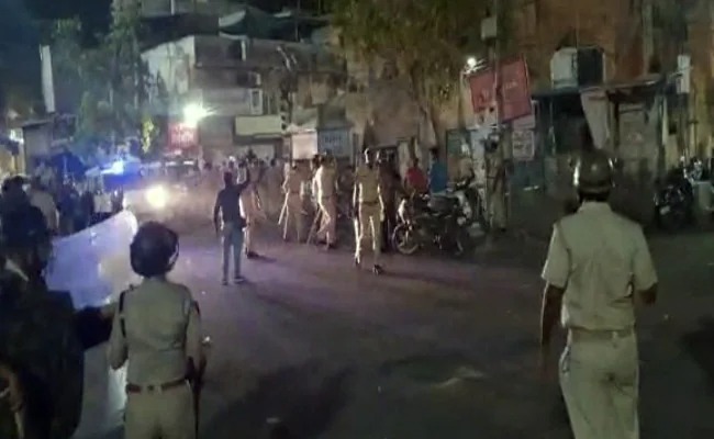 राजस्थान के जोधपुर में 2 समुदाय के बीच हिंसक झड़प, पुलिस ने दागे आंसू गैस के गोले