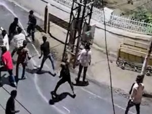 राजस्थान के जोधपुर में 2 समुदाय के बीच हिंसक झड़प, पुलिस ने दागे आंसू गैस के गोले